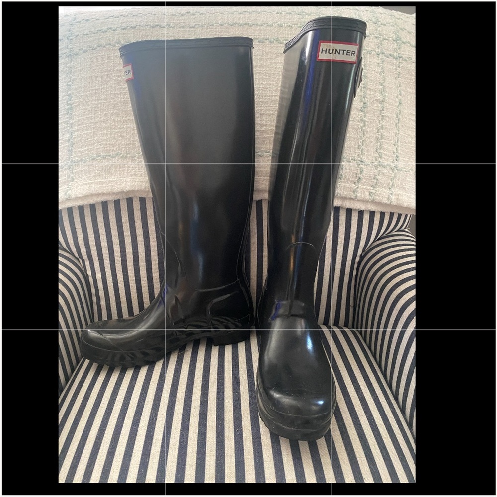Woman’s Hunter rain boots. Size 8.